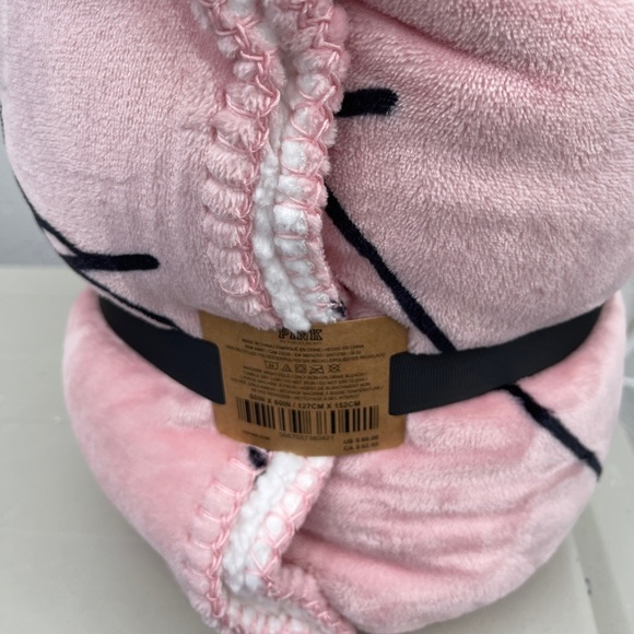 PINK VICTORIA SECRET Sherpa Throw/Blanket 50”x 60” - Picture 8 of 11